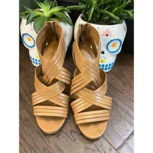 TORY BURCH
Tory Burch Liv Brown Strappy
Sandal With Heel Brown Size
6M